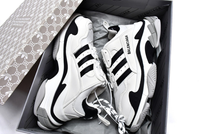 ad*s x Ba*len*cia*ga triple s