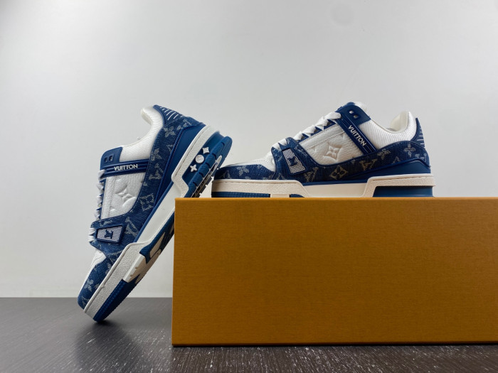 l**is V*t*n lv trainer