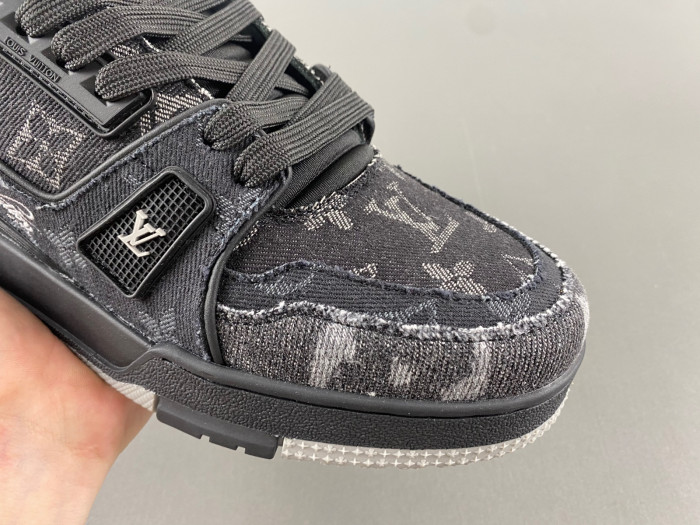 l**is V*t*n lv trainer