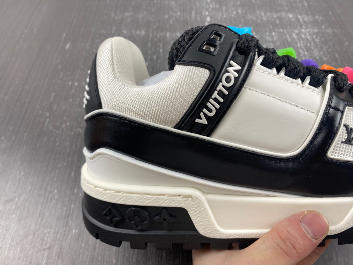 l**is V*t*n lv trainer