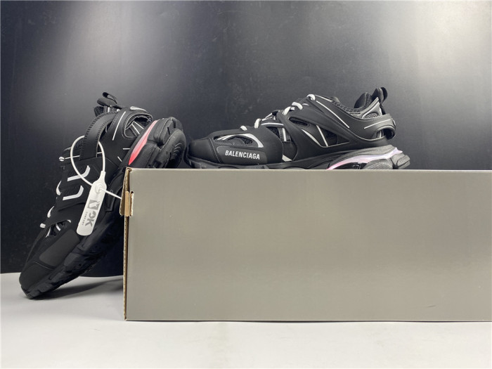 Ba*len*cia*ga track led black 555036w2gb11000