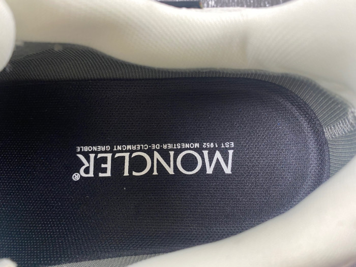 Moncler Trailgrip Gore-Tex Off-White