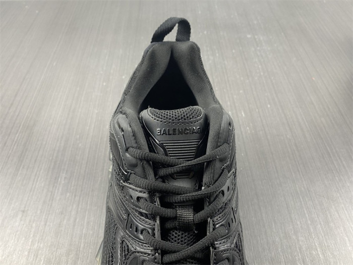 Ba*len*cia*ga defender black 20220901