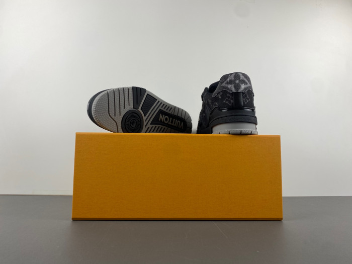 l**is V*t*n lv trainer