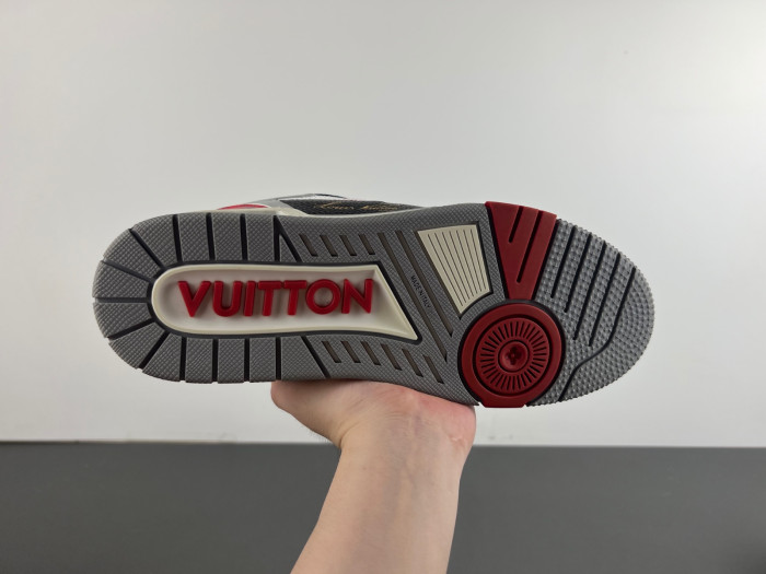 l**is V*t*n lv trainer