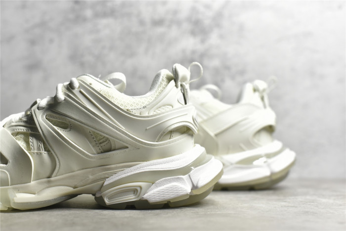 Ba*len*cia*ga track trainer