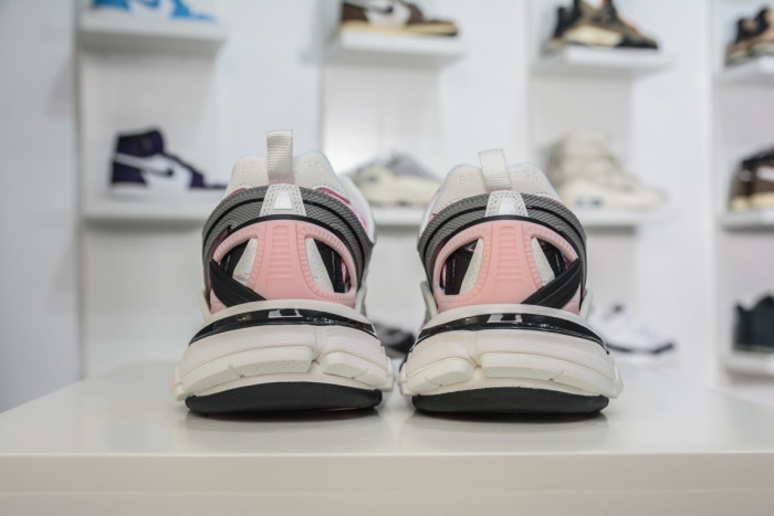 Ba*len*cia*ga track trainer