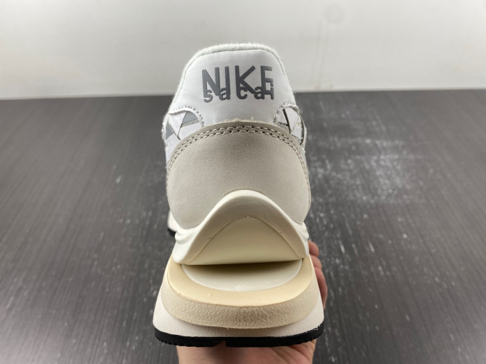 sacai xNike Waffle Woven Green Gusto  DR5209-100