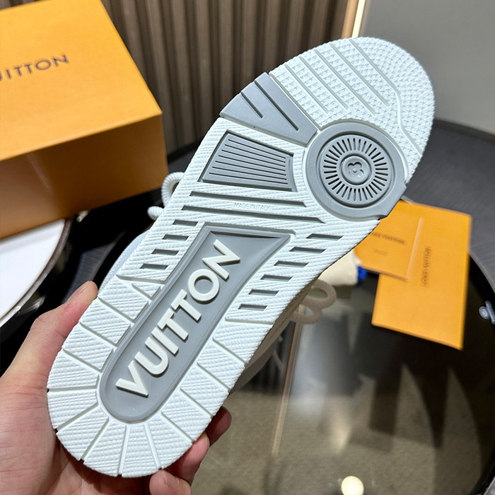 l**is V*t*n skate trainer