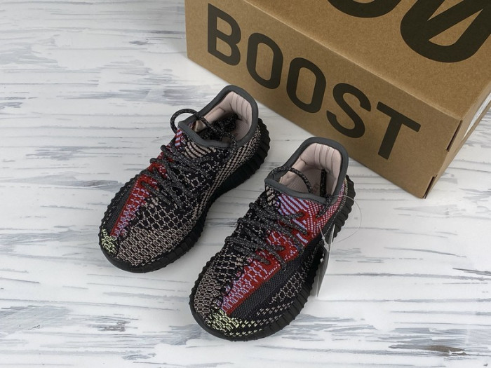 ad*s Y**zy boost 350 v2 yecheil fx0777(kid)