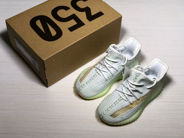 ad*s Y**zy boost 350 v2 hyperspace eg7491 (kid)