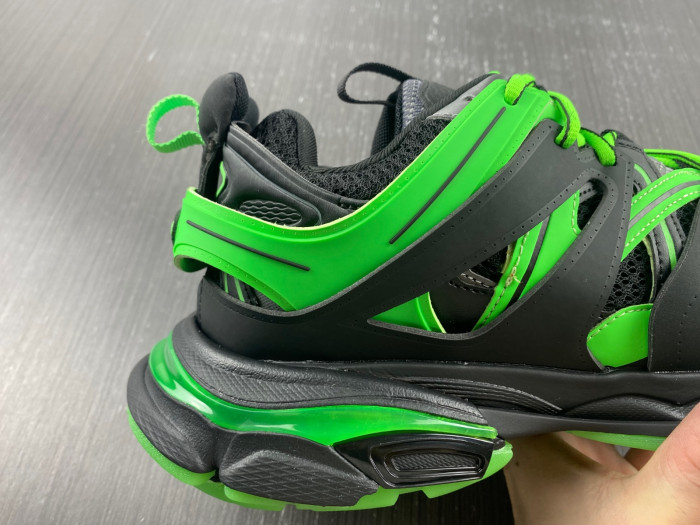 Ba*len*cia*ga track trainer