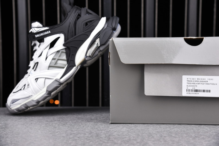 Ba*len*cia*ga track trainer