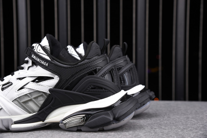 Ba*len*cia*ga track trainer