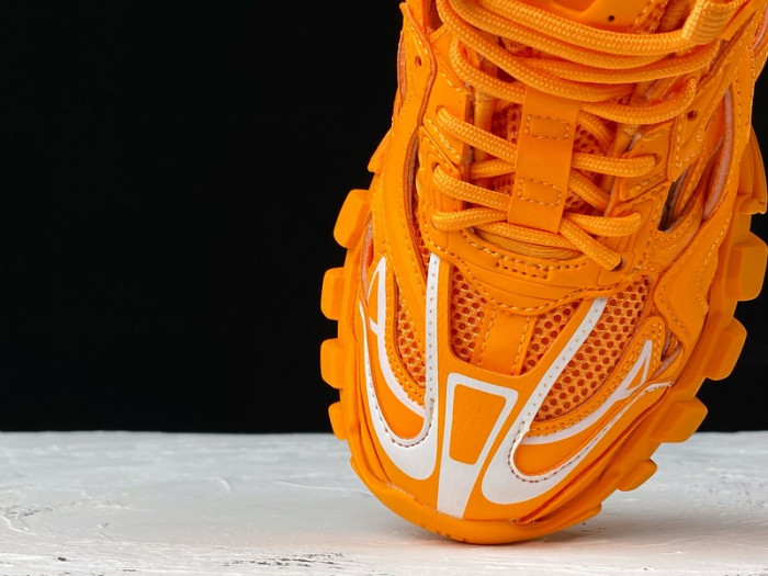 Ba*len*cia*ga track trainer