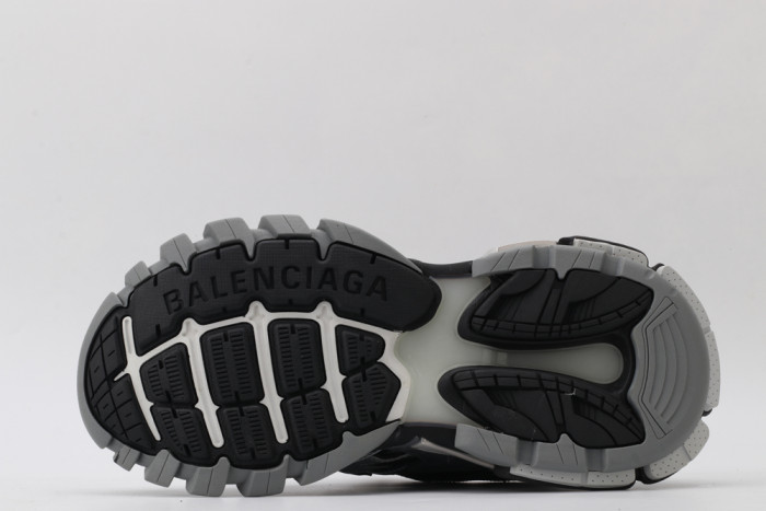 Ba*len*cia*ga track trainer